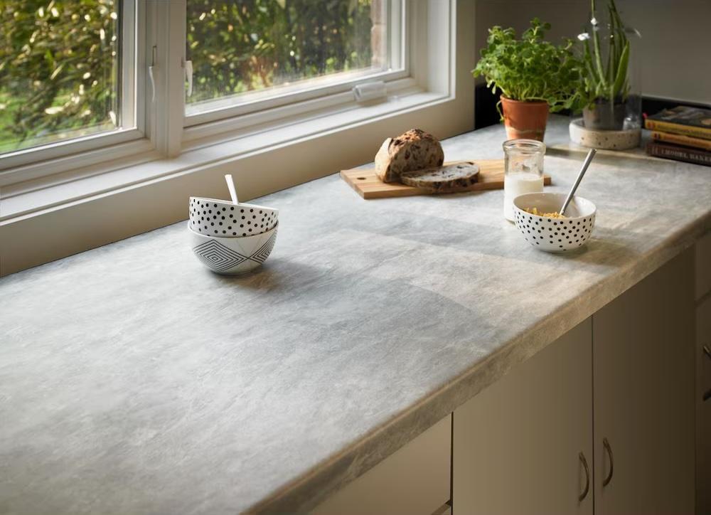 white bardigilo laminate colour sample